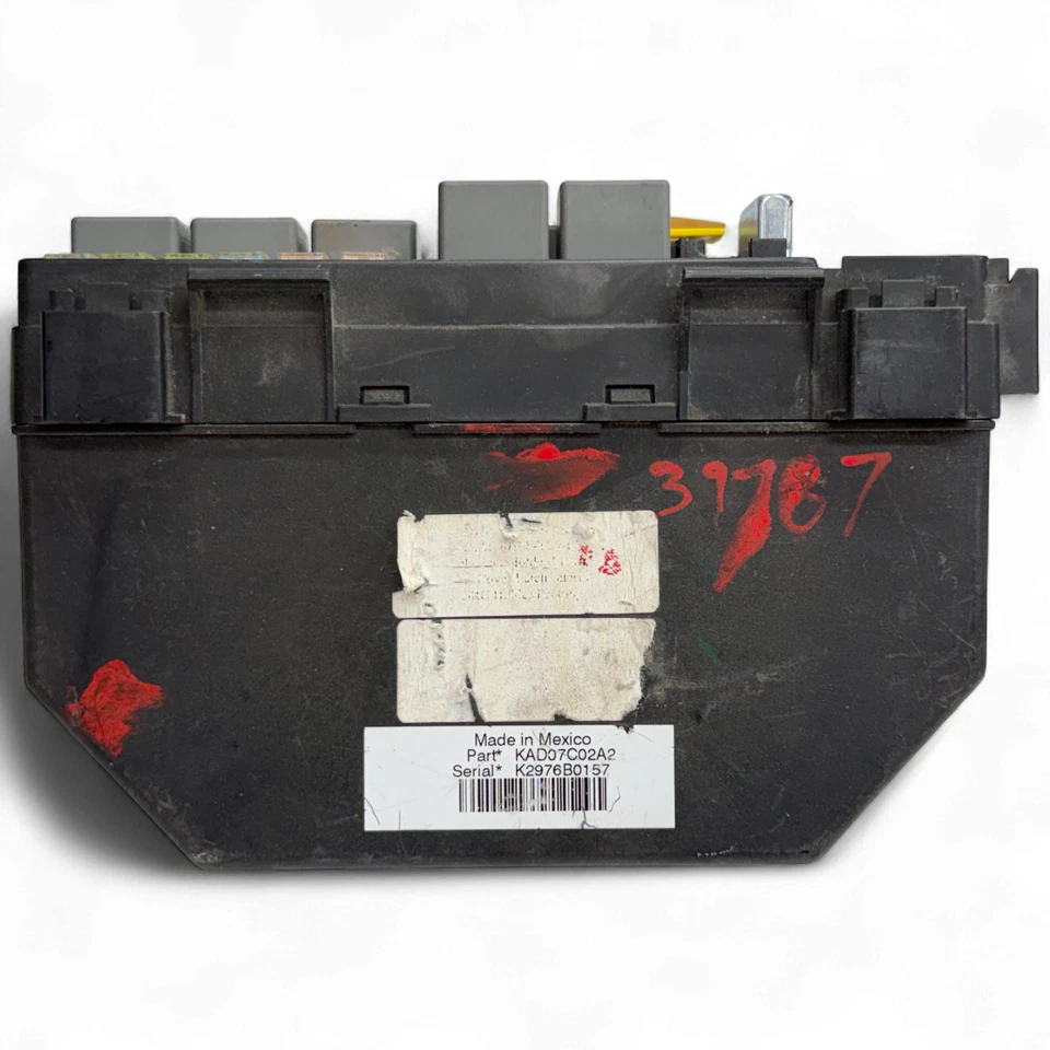 Módulo de control de caja de fusibles TIPM Jeep Liberty / Dodge Nitro 2006/07 KAD07C02A2 Foto 2 de 4