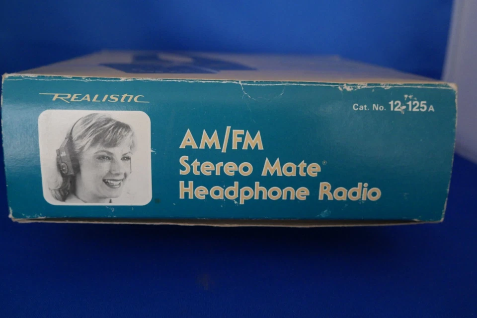 REALISTIC 12-125A Stereo Mate - AM/FM - Portable Headphone Radio! - Image 2 of 4