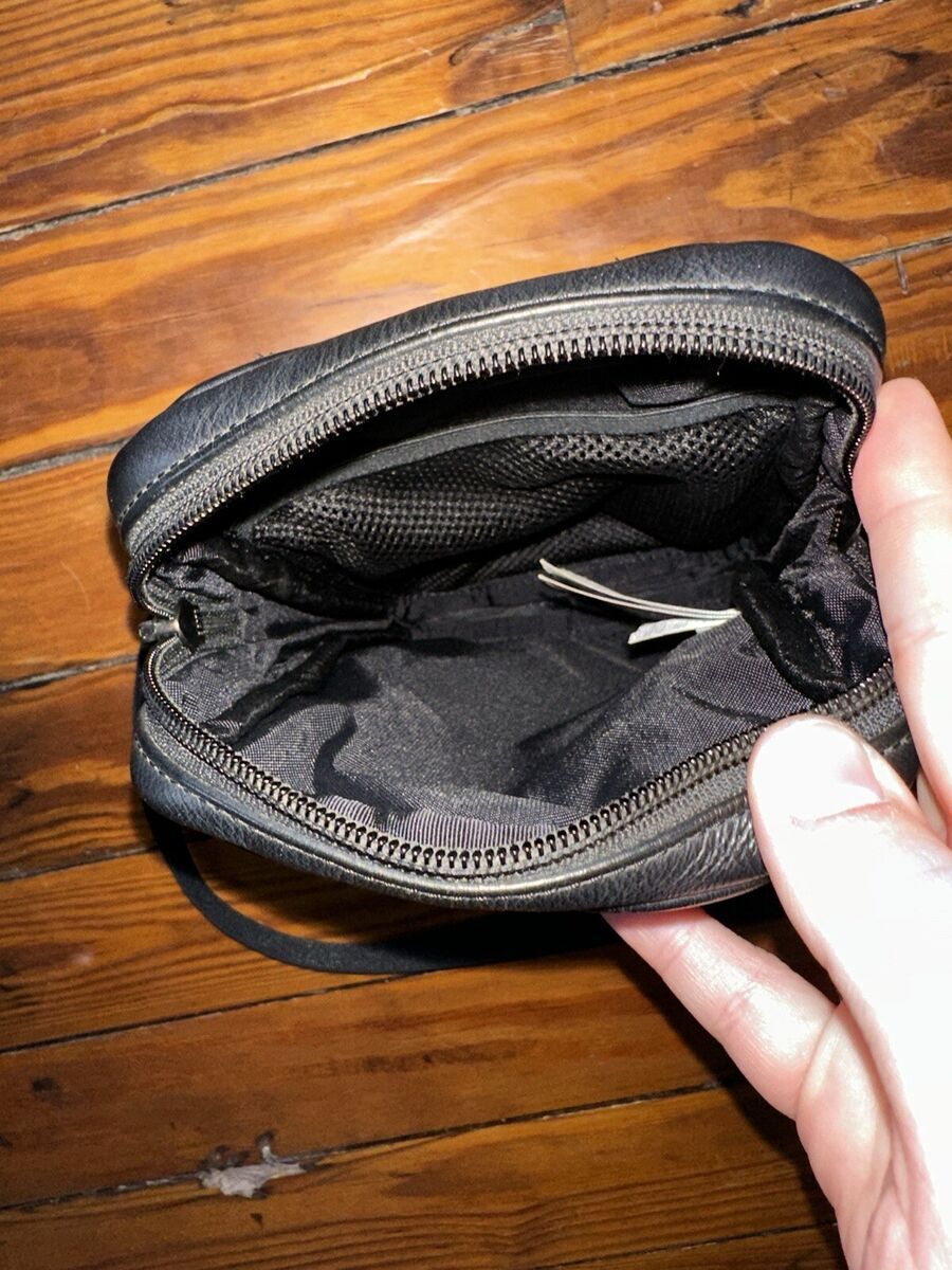 The North Face Supreme Black Leather Shoulder Crossbody Bag The North Face Supreme Black Leather Shoulder Crossbody Bag