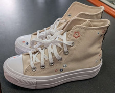 Converse Chuck Taylor All Star Lift Platform Petite Petals, Size 5.5 -NEW