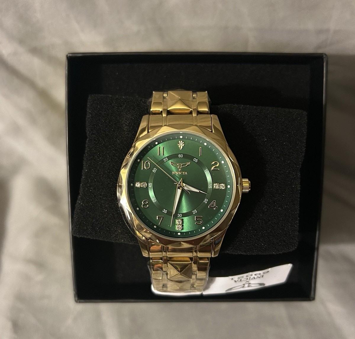 New In Box Men's Invicta Watch Model # 69021 Beautiful Green And