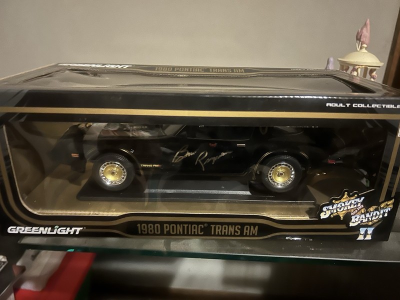 BURT REYNOLDS SIGNED SMOKEY BANDIT 1:18 DIECAST TRANS AM CAR