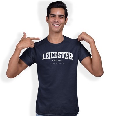 Leicester Varsity Style Druck mit Koordinaten handbedrucktes T-Shirt Größe S - 5XL