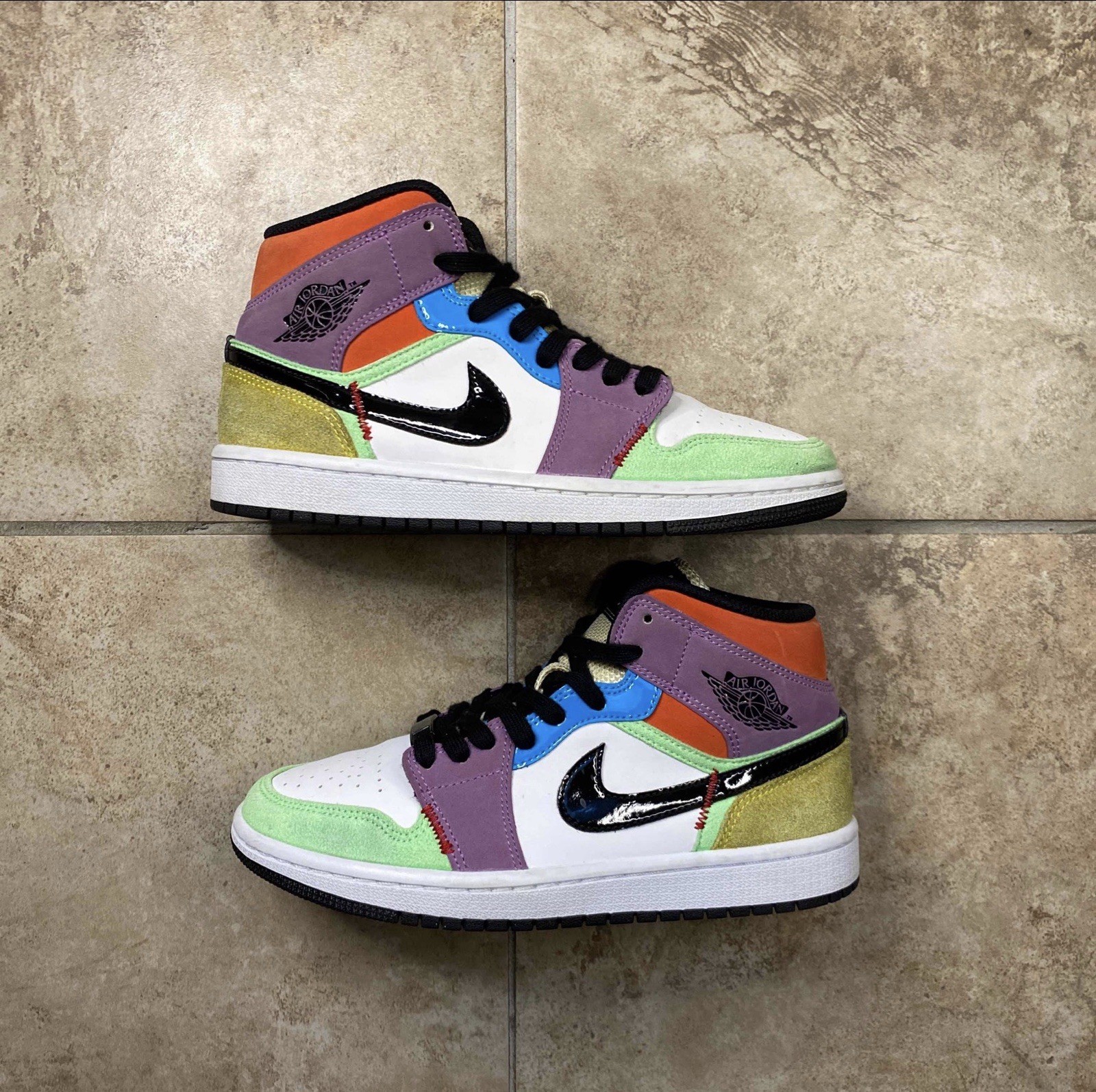 Size 6.5 - Air Jordan 1 SE Mid Lightbulb W