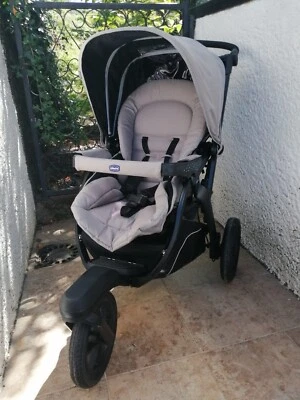 Poussette Chicco Trio Activ3 (avec nacelle/couffin et siège auto 0+) - Photo 1/3