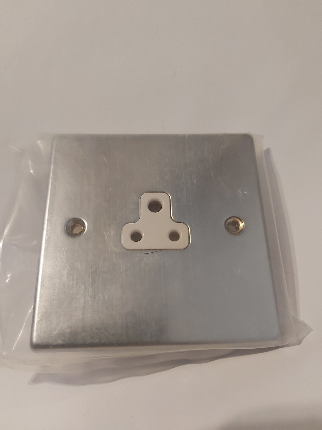 Hamilton Hartland Satin Chrome 1 Gang 2A Unswitched Socket  White Insert 76US2WH