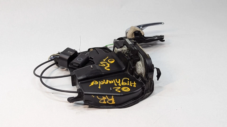 Actuador de cerradura de puerta de pasajero trasero derecho Toyota Highlander 01-07 OEM Foto 4 de 4