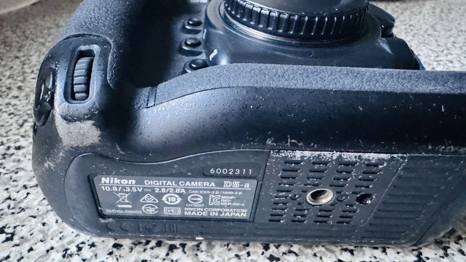 Nikon D5 20.8 MP Dual XQD Digital SLR Camera (Body Only) ***407, 638 shots*** - Image 4 of 4