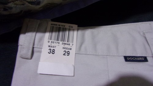 DOCKERS KHAKIS PLEATED CHINO NO WRINKLES RELAXED FIT PANTS W38 X 29L NWT - Picture 3 of 6