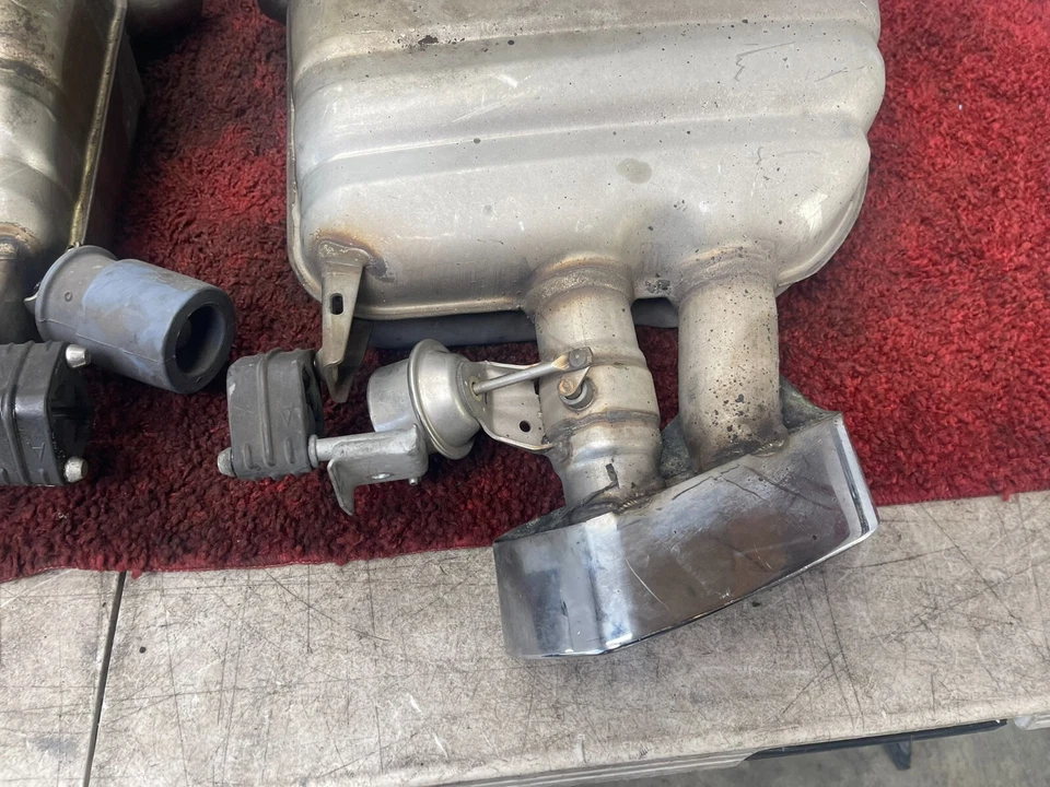 Silenciador de escape de sección trasera BMW 2011-2016 F10 550I puntas cromadas OEM 112K Foto 2 de 4