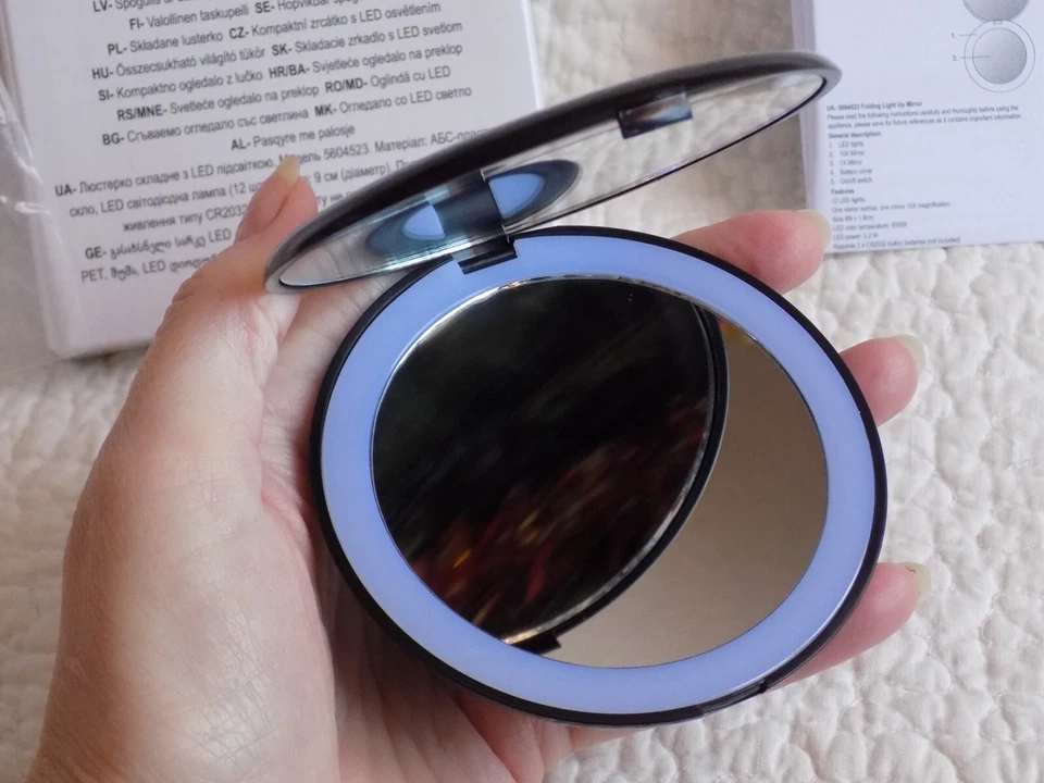 AVON FOLDABLE COMPACT LED LIGHT-UP, MAGNIFYING MIRROR ~ * BRAND NEW IN BOX * - Image 2 of 4