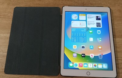 Apple iPad (5th Generation)  MPGT2LL/A A1822 32 GB, Wi-Fi, 9.7 in - Gold/White