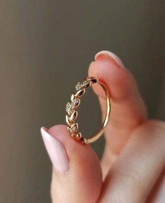 0.85 Ctw Round Cut VVS Real Moissanite Engagement Ring 14K Yellow Gold Plated.