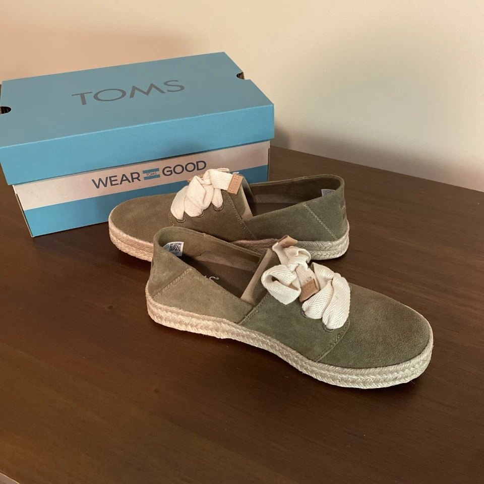 女士 TOMS Carolina 系带厚底运动鞋橄榄麂皮绒,尺寸 6.5 — 第 2/4 张图片
