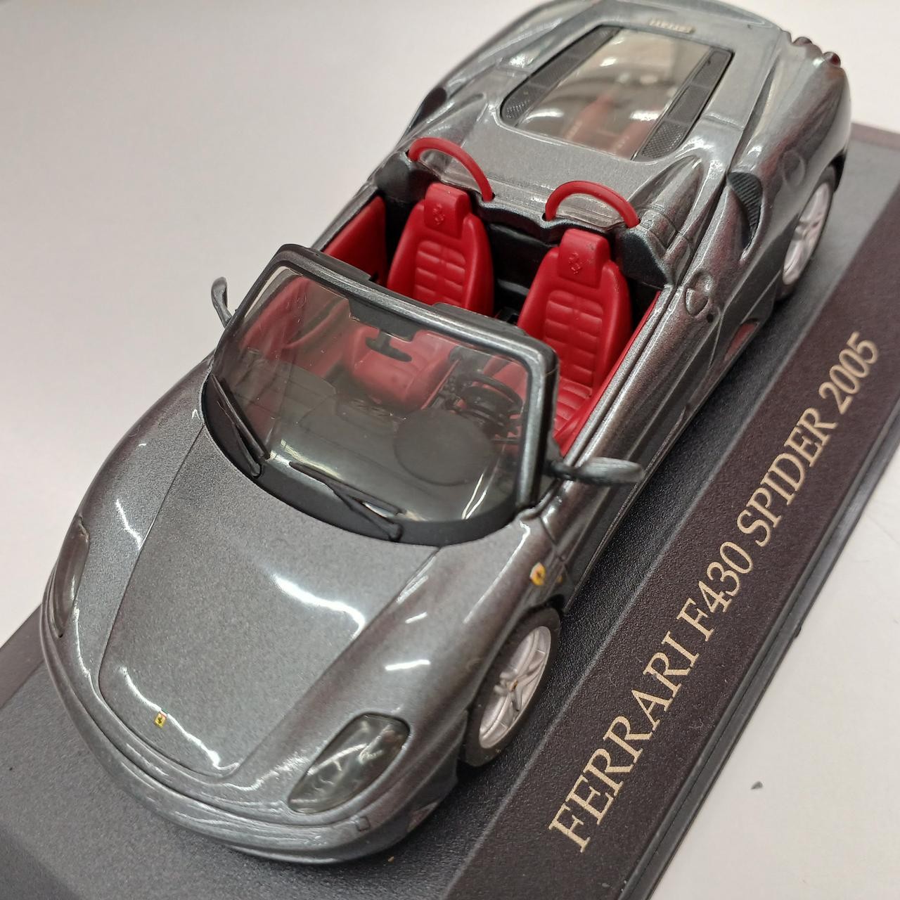 IXO Models Ferrari F430 Spider Silver 2005 1:43 FER019