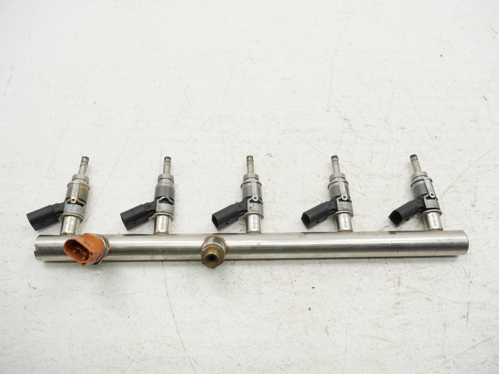 Used Right Engine Fuel Rail W/ Injector 2009-2013 Lamborghini Gallardo LP570 OEM