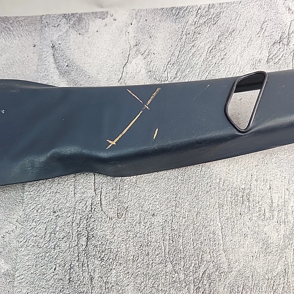 Borde pilar derecho pasajero Mercedes-Benz W123 azul marino 240D 300D 280E 200D Foto 3 de 4