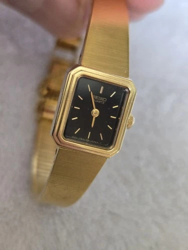 New ListingVintage seiko 1620 5500 Women's Vintage Watch NEEDS A BATTERY REPLACEMENT