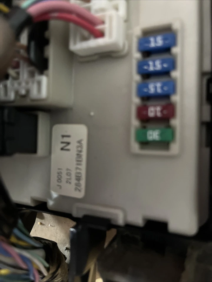 OEM 2013 INFINITI G37 automático motor de 2 puertas IPDM caja de conexiones de fusibles Foto 3 de 4