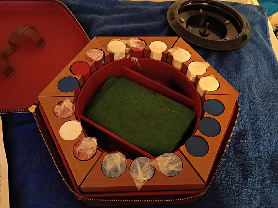 8" Vintage Bakelite Roulette Wheel Ap Games 900 Chips Ball Rumpp Leather Case - Image 2 of 4