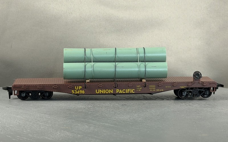 Athearn - Union Pacific - 50' Flat Car w/Pipe Load # 53496