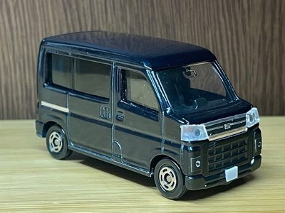 Atrai (Hijet Cargo Modified) Laser Blue Crystal Genuine Color Tomica Base  