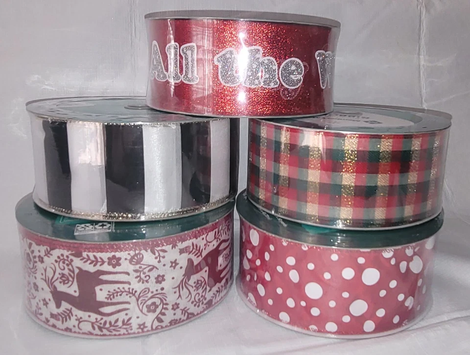 Cinta de borde con cable temática navideña premium Member's Mark 2,5" de ancho x rollo de 50 yardas Foto 2 de 2