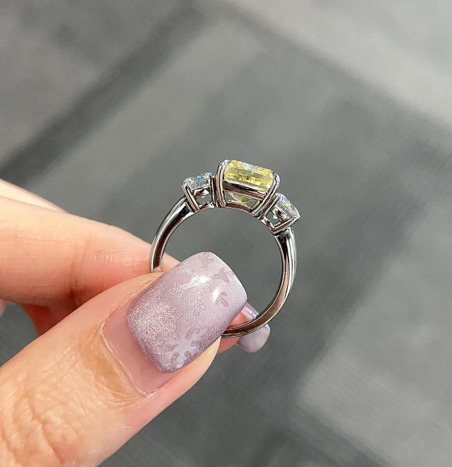 Alianza de diamantes y zafiros amarillos naturales corte cojín de 4 quilates oro blanco de 14 quilates 6 Foto 2 de 4