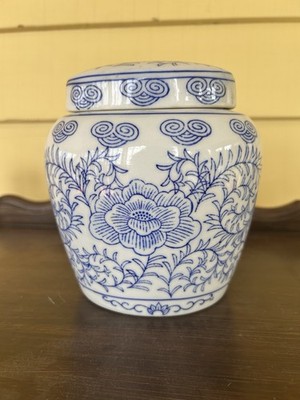 Vintage Blue White Porcelain Ginger Jar with Lid Floral Made in China 5.5 Inch