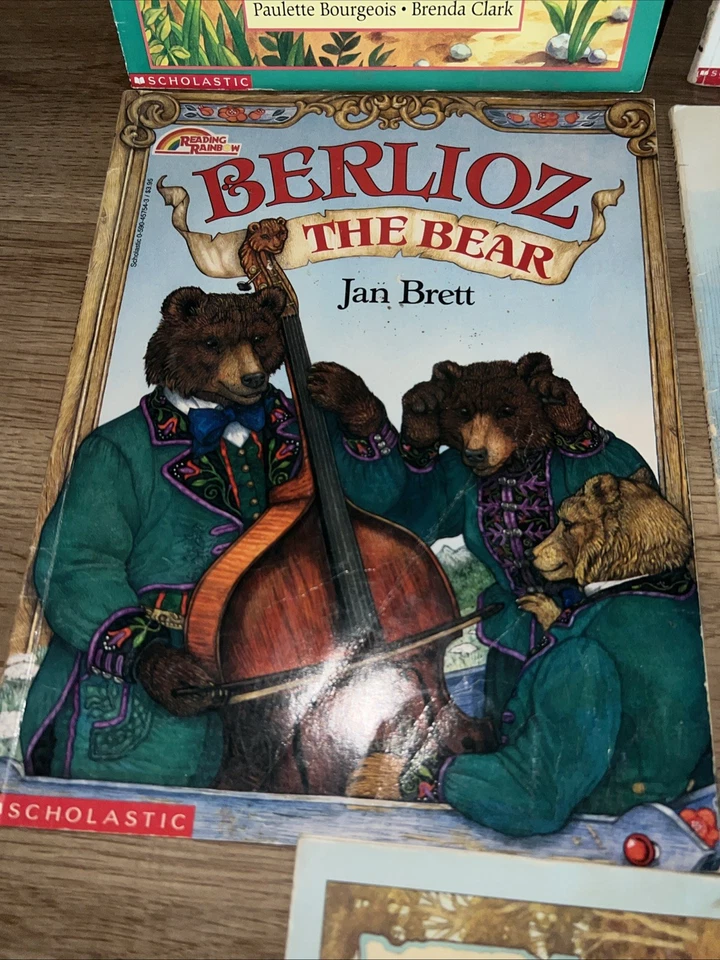 Lot of 5 Vintage Variety Of Children’s Books 📚~Ex-Library Paperback- Christmas - Image 4 of 4