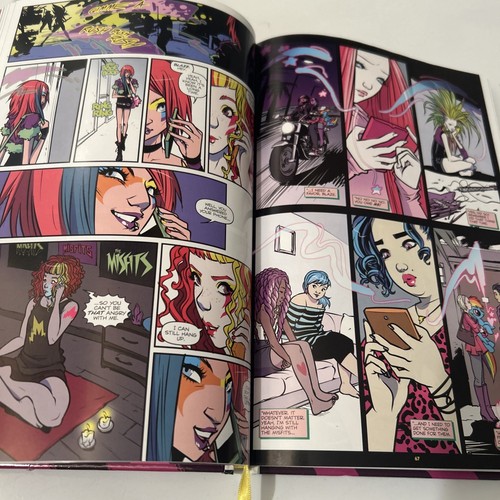Jem & the Holograms Comic Books 1st Outrageous Edition Hardcover #1-10 IDW - Picture 5 of 14