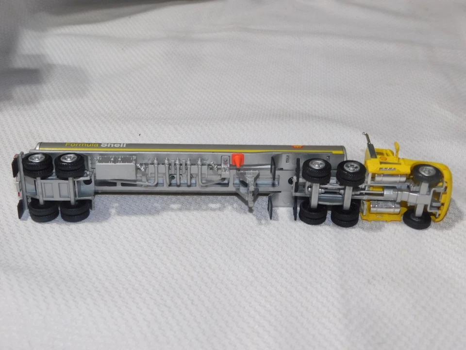 Model Power diecast Semi Truck Tractor SHELL OIL TANKER 16008 HO SCALE - Image 4 of 4