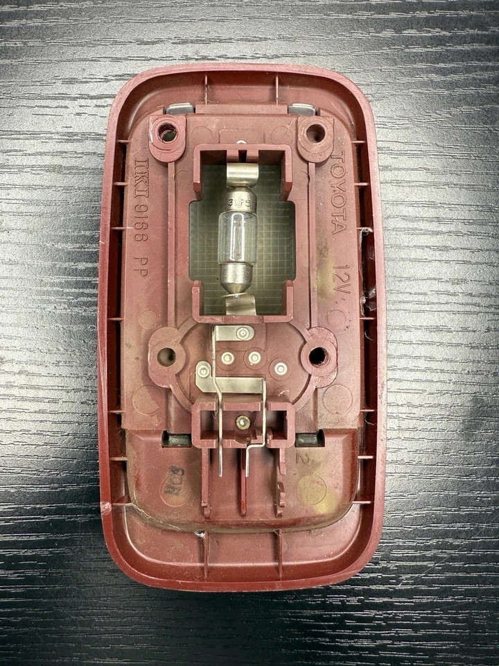 Toyota Celica ST 1986 1987 1988 mapa delantero luz domo granate rojo genuino OEM Foto 3 de 3