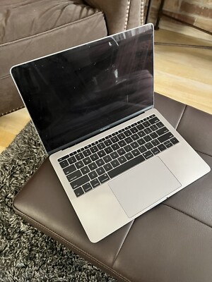 Macbook Pro 13” 2017 (2.3 Ghz Dual-Core Intel Core i5 Macbook Pro 13” 2017 (2.3 Ghz Dual-Core Intel Core i5