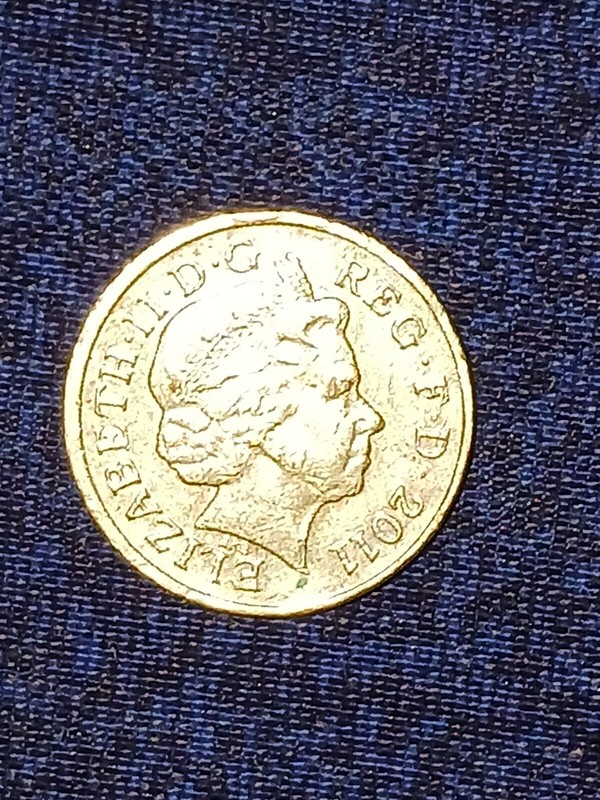 2011. royal mint.....royal shield.....1 pound coin...cities series