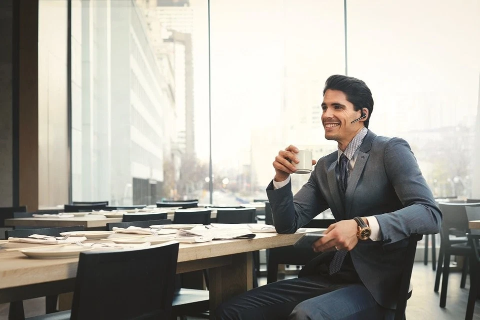 Plantronics Voyager 5200 Bluetooth Headset Black Bluetooth Headphones and - Image 3 of 3