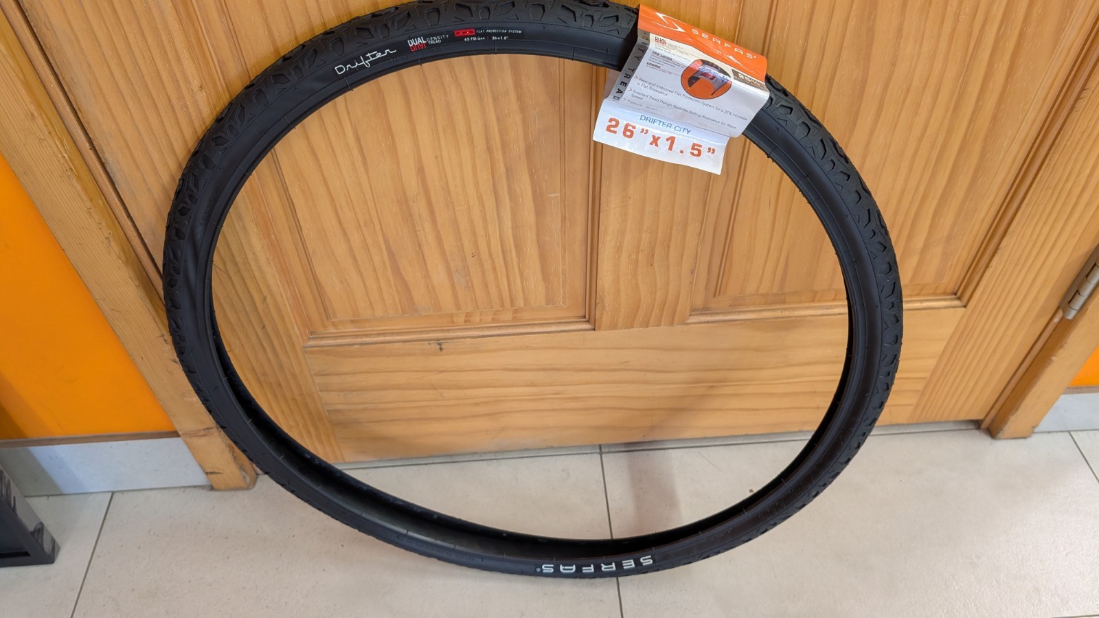 Serfas Drifter City Wire Road Tire 26" x 1.5", Black, 1.50 65 PSI