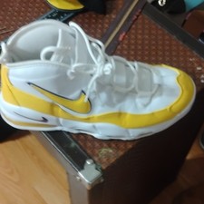 Nike Mens White/Yellow Lace-Up Mid Top Athlet...
