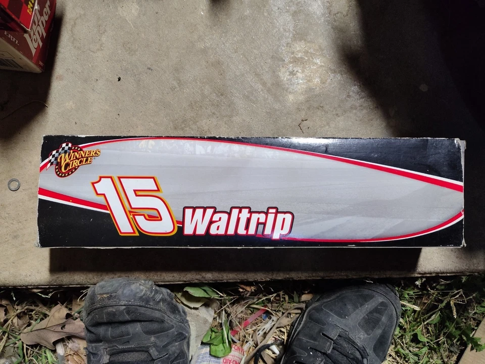 Equipamento de reboque Waltrip 15 carro Napa 1:64 - Imagem 4 de 4