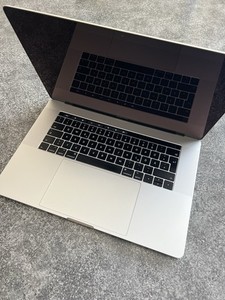 MacBook Pro 15 2017 I7 16GB Top Akku A1707 Touch Bar Defekt