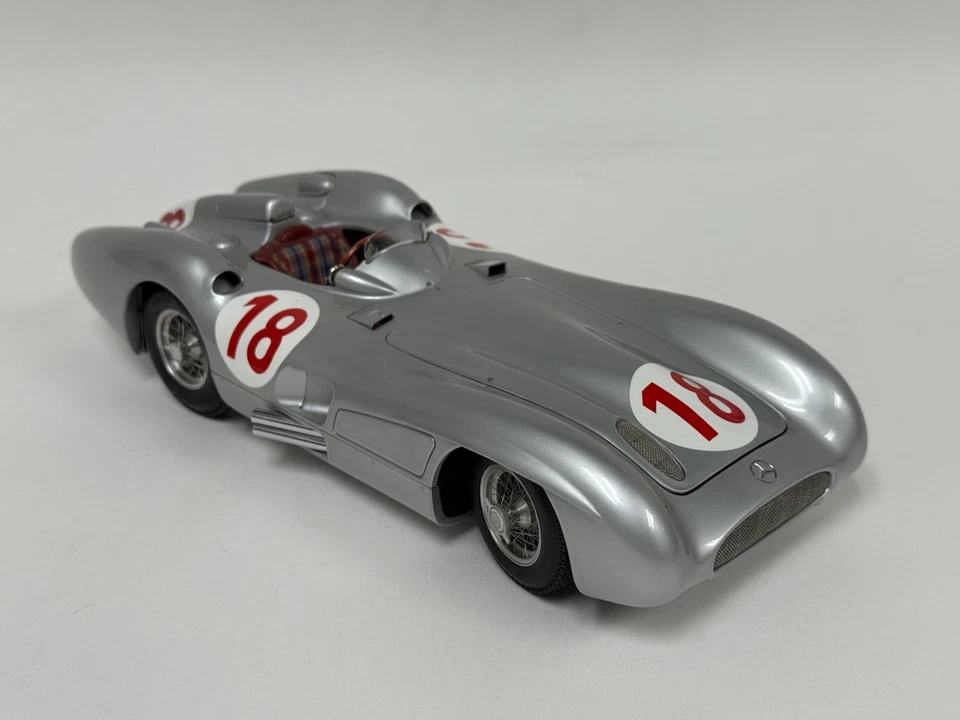 1/18 CMC Mercedes Benz W196 R 1954 French Grand Prix J.M.Fangio M-049 ABG047 - Image 4 of 4