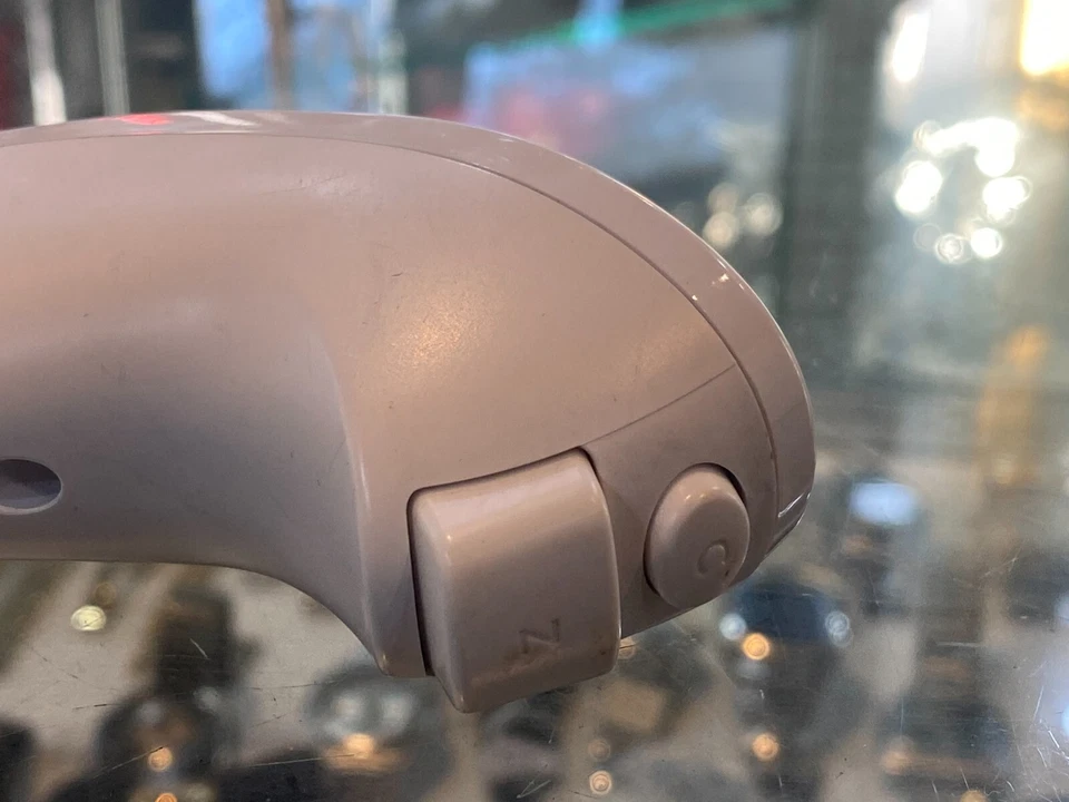 GENUINE NINTENDO WII NUNCHUCK IN WHITE (RVL-004) - Image 2 of 4