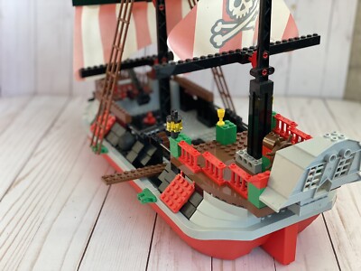 Lego 7075 Pirates Captain Redbeard's Pirate Ship w/ Minifigs