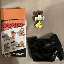 Salesone Nickelodeon Blind Box Mystery Pin - Garfield’s Odie w/ Newspaper 🗞️