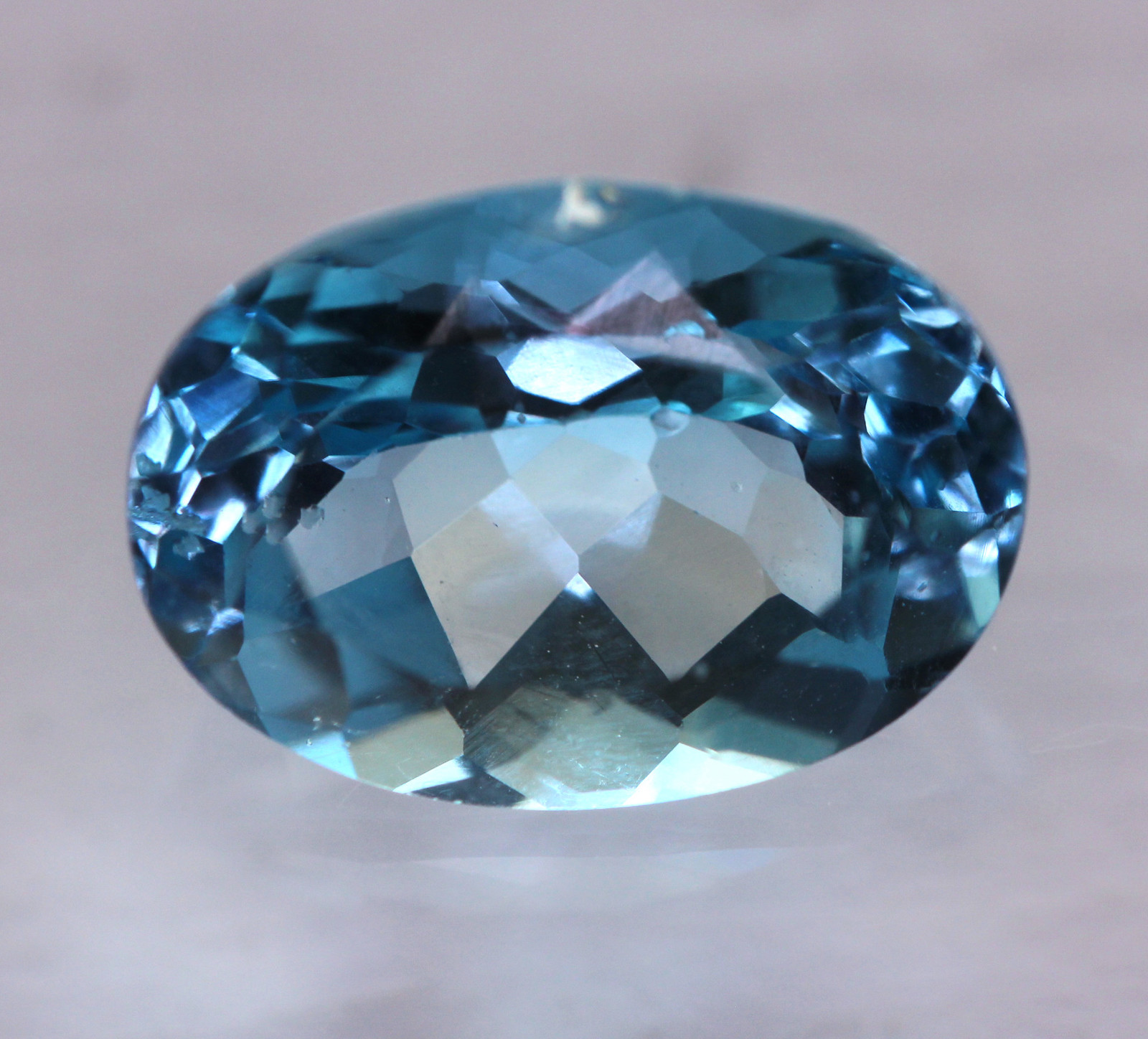 Topaze bleue naturelle 8,29 ct pour sublimer votre bague de fiançailles ou pendentif de soirée