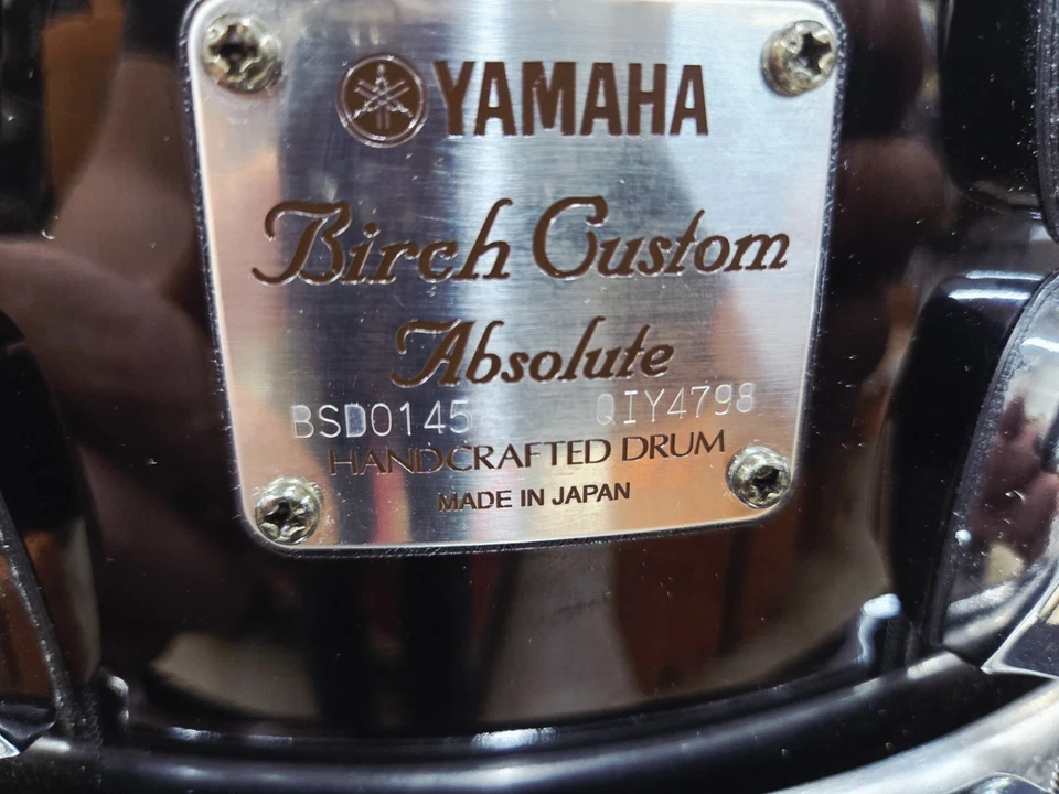 Yamaha Birch Custom Absolute Snare Drum 5.5 x 14 Black BSD0145 Japan MFG. 2002 - Image 3 of 4
