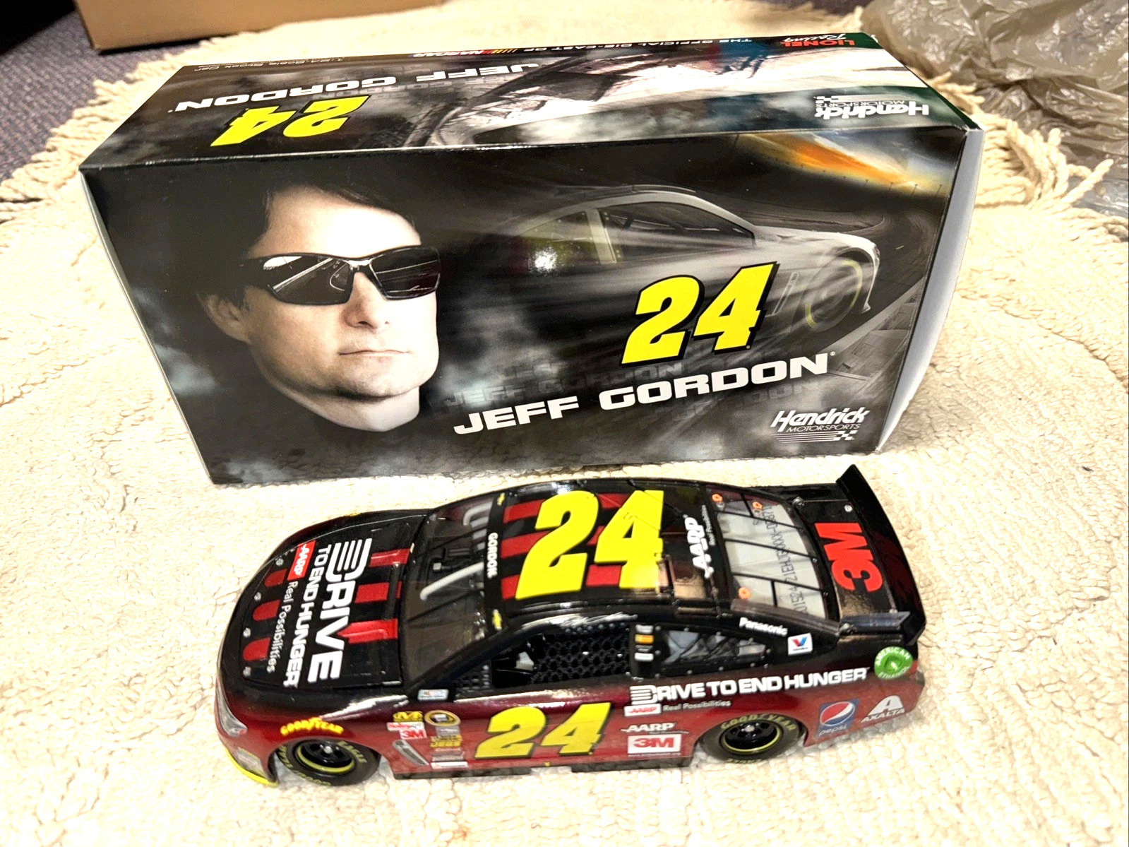 2015 JEFF GORDON #24 AARP-DTEH SS 1/24 LIONEL DIECAST