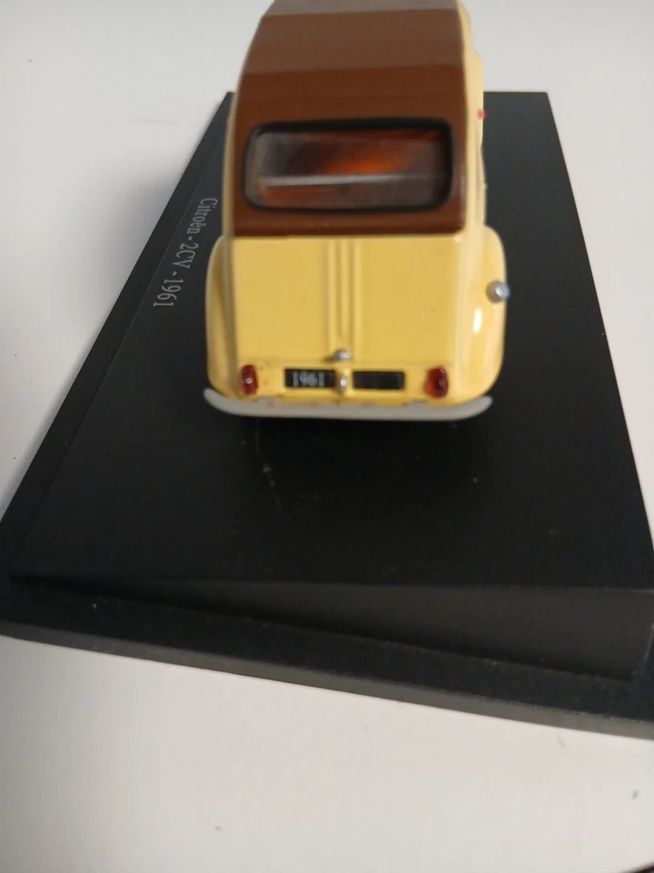 CIT12 Voiture 1/43 /UH PASSION CITROEN : 2Cv 1961 - Photo 4/4