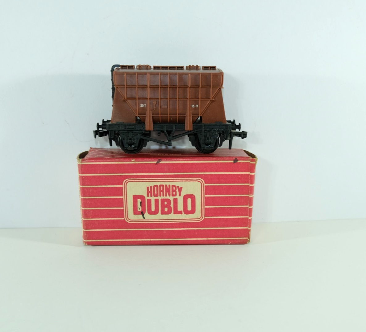 Hornby Dublo OO Gauge 4626 - 20T Presflo Bulk Cement Wagon In BR Bauxite V1.