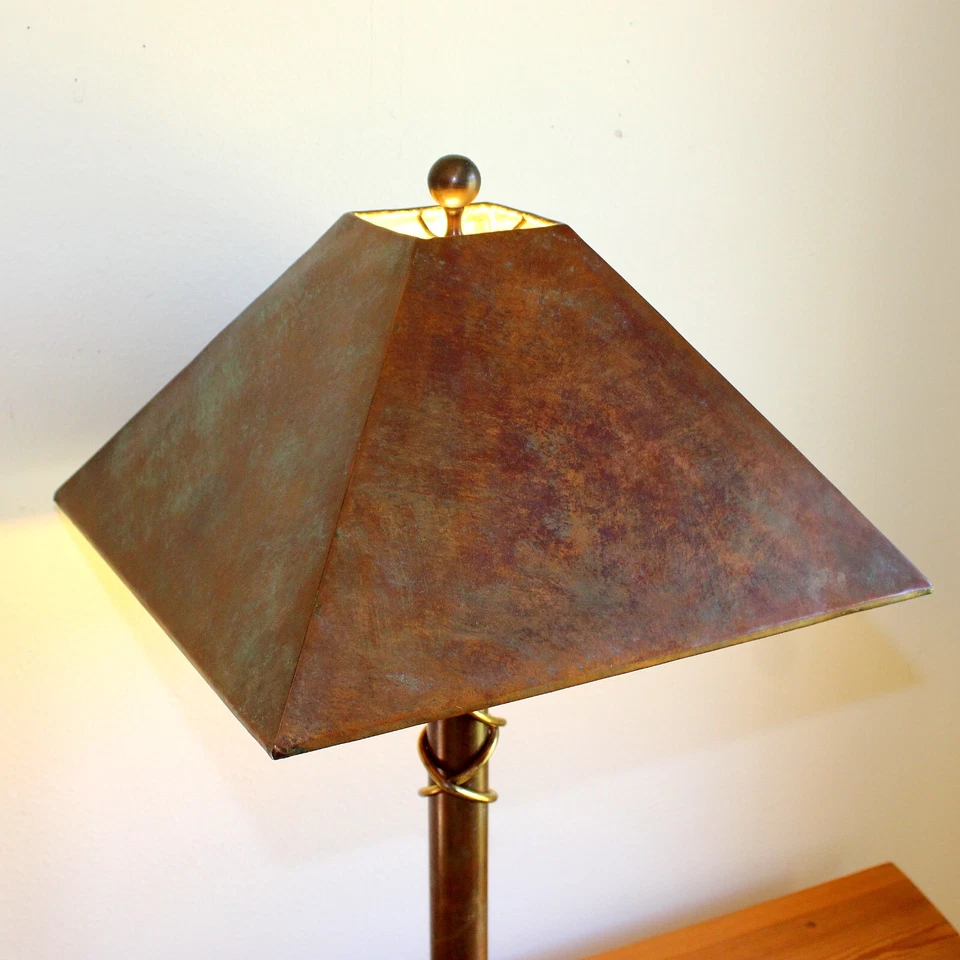 Maitland-Smith Neoclassical 30英寸台灯带铜灯罩 — 第 4/4 张图片